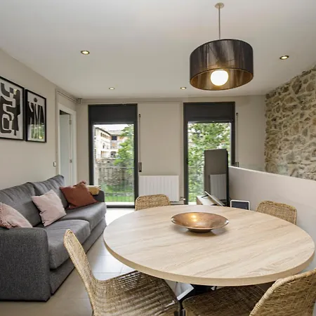 Centric Apartment Ripoll